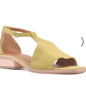 Coclico t-strap chartreuse suede flat open toe sandals Sz 37